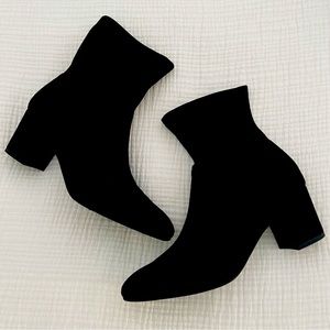 NEW! Stuart Weitzman booties